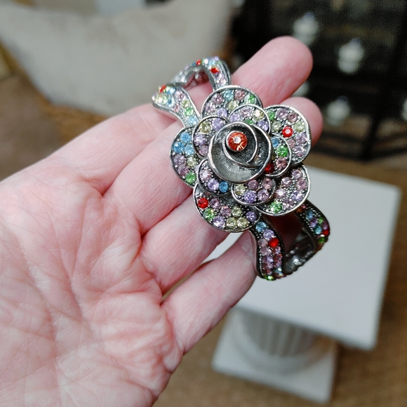 ANTIQUE 3D FLORAL RHINESTONE HINGED BANGLE BRACELET, MULTI-COLOR SILVER TONE - Picture 2 of 8